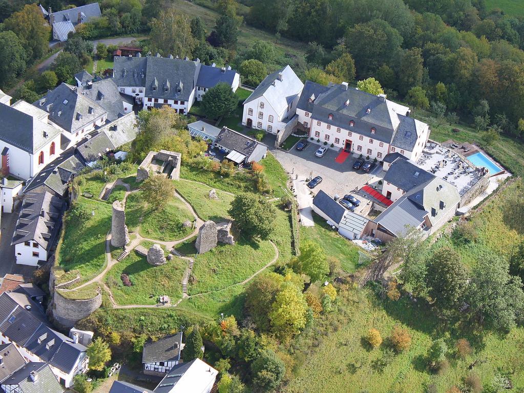 Schlosshotel Burghaus Kronenburg Dahlem  Exterior foto